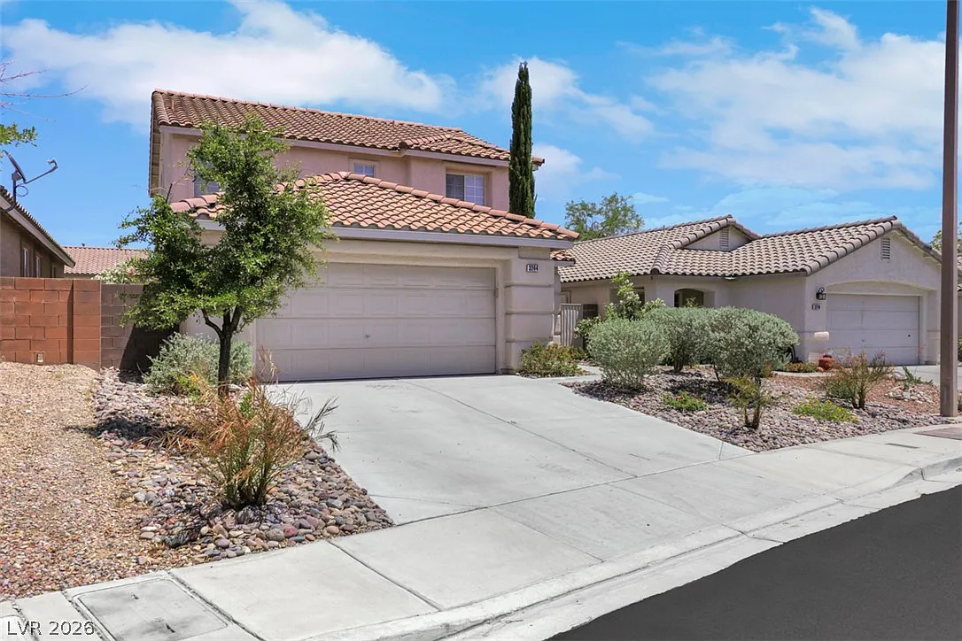 4 bed, 2.5 bath, 1735 sqft, $2,695 — Photo 1