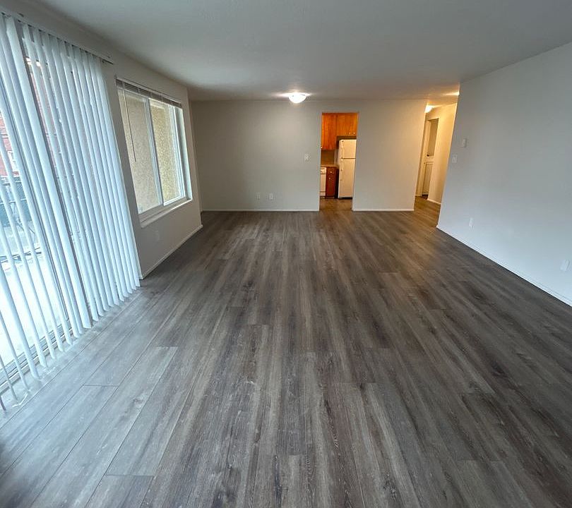 1st image of 5233 15th Ave NE APT 406