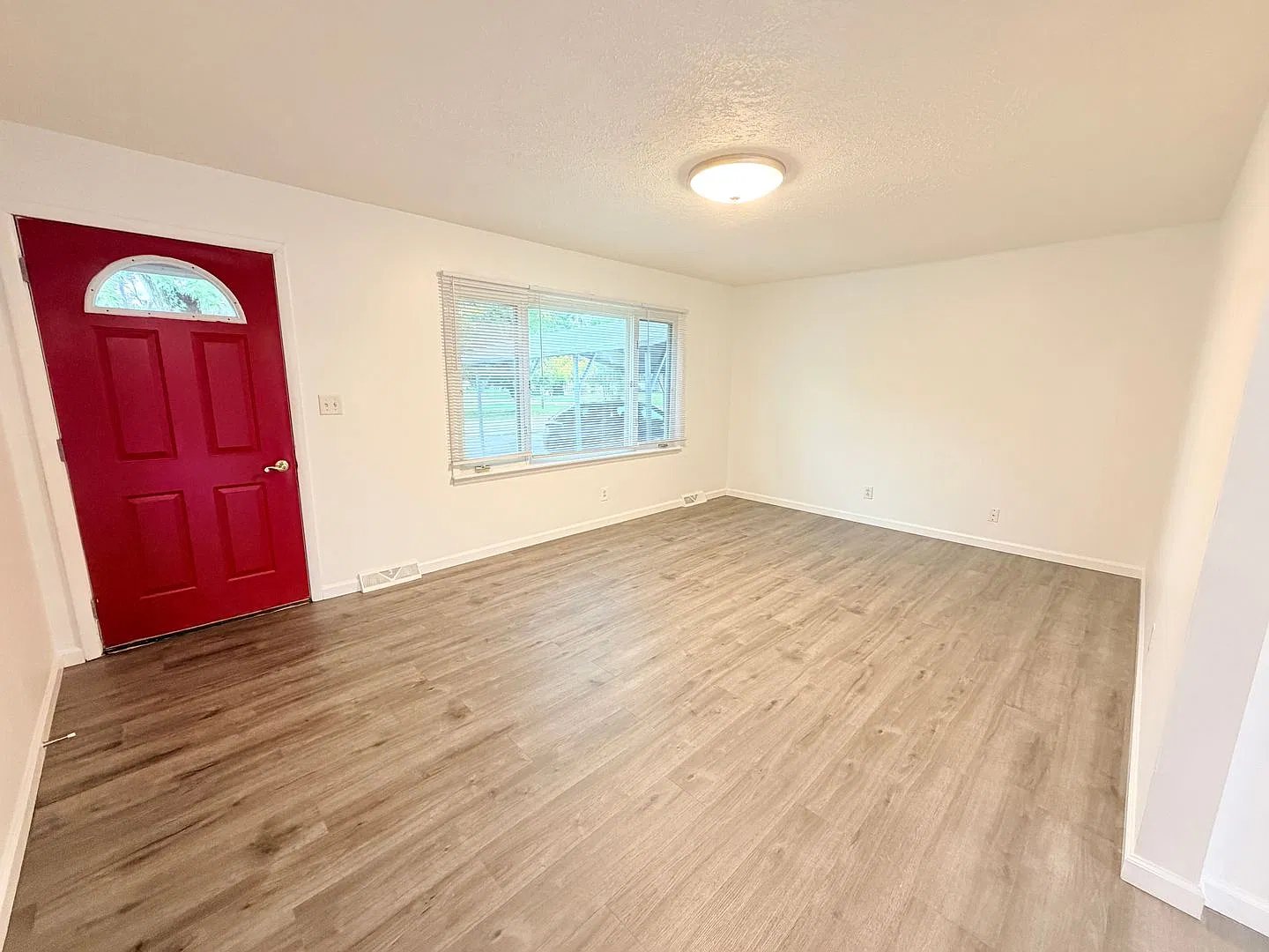 Now Showing: 3 Bedroom / 1 Bathroom Home Located At 2262 W Northgate Dr. In Columbus, In — Photo 4