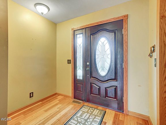 3rd image of 320 Chesney St