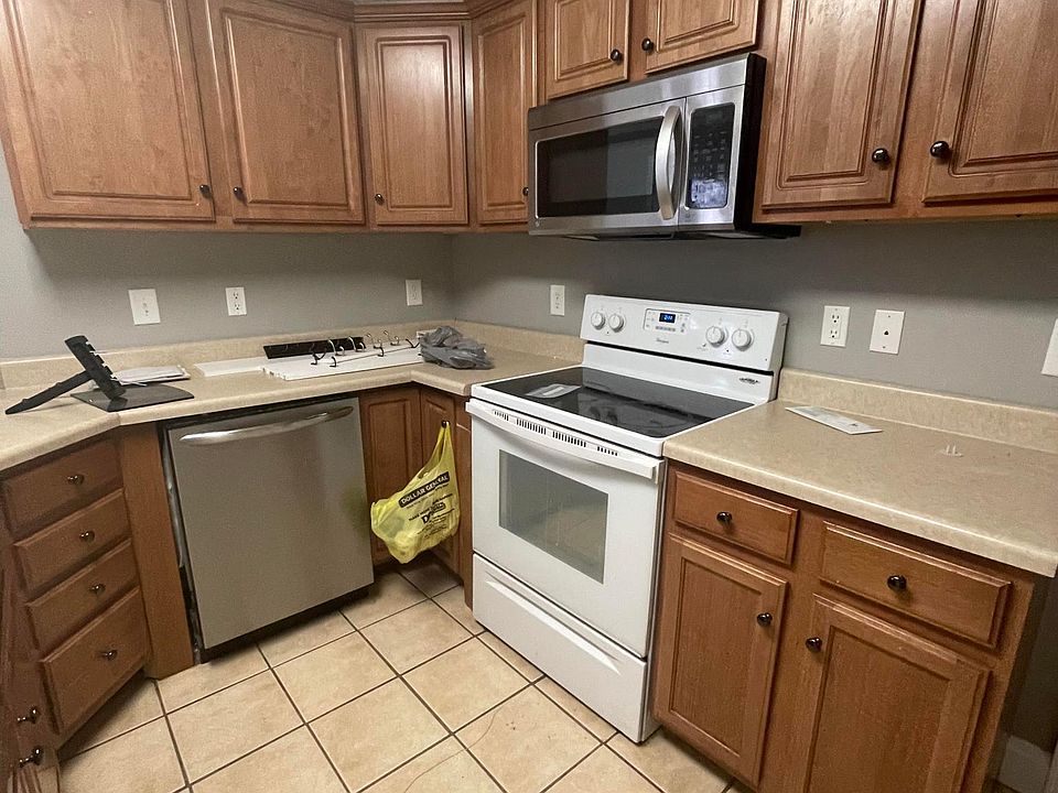 2nd image of 208 W 8th Ave