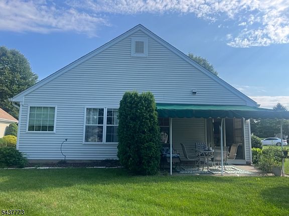 2nd image of 9 Buckingham Cir