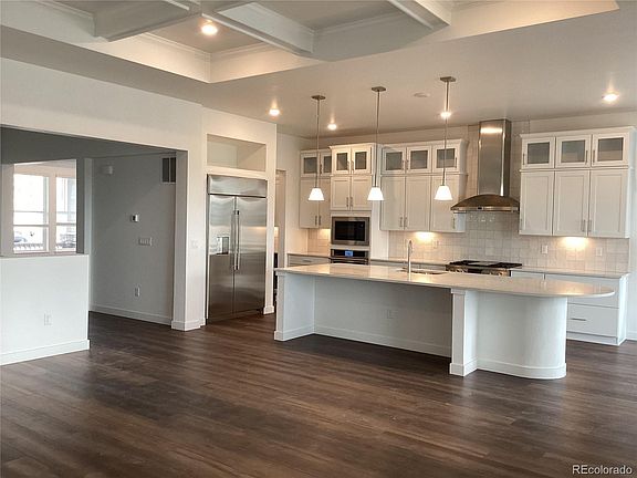 4th image of 15817 Valentia St