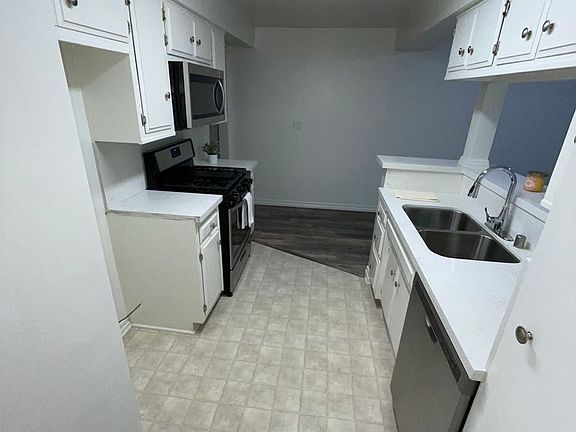 3rd image of 665 W Sierra Madre Blvd #19