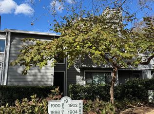 1898 Villaridge Dr #B, Reston, VA 20191