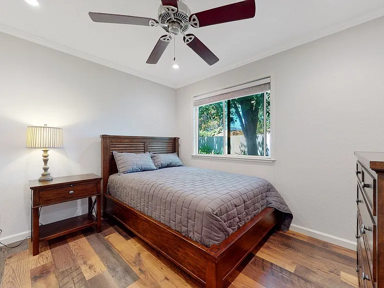 729 Portwalk Pl — Photo 11