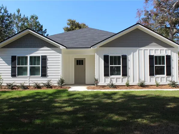 3 Barefoot Dr, Phenix City, AL 36869