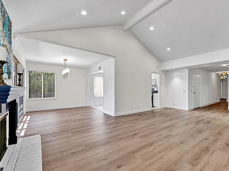 21702 Superior Ln — Photo 9