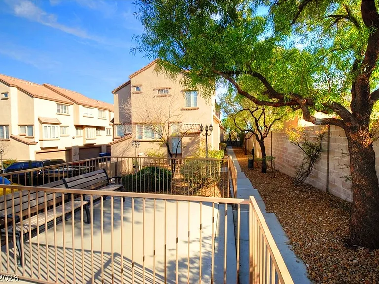 8401 Tiger Woods Ave — Photo 25