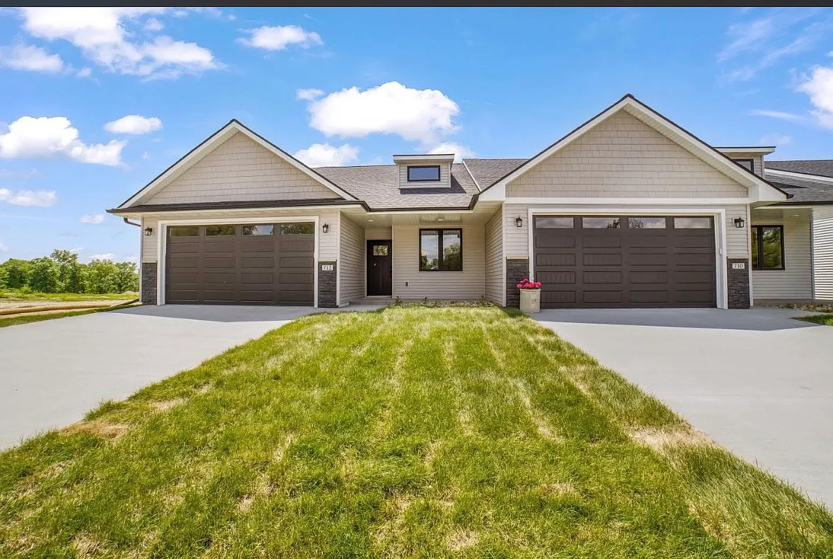 3 bed, 2200 sqft, $2,200 — Photo 1