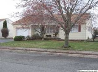 1 Duxbury Rd, Toms River, NJ 08757