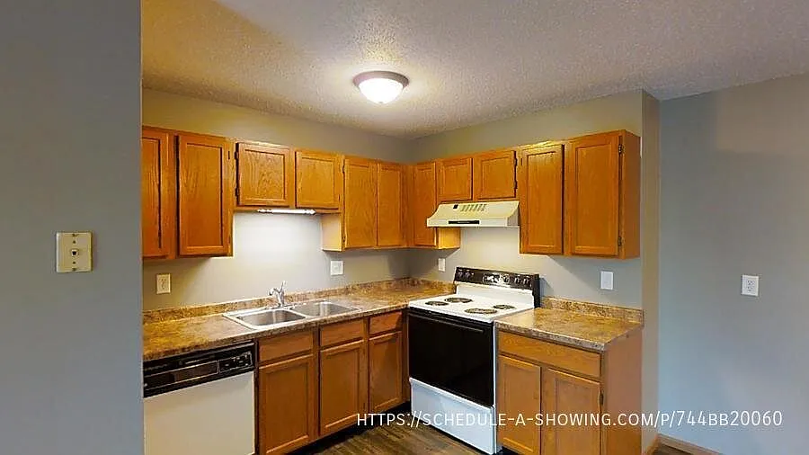2445 Werner St — Photo 3