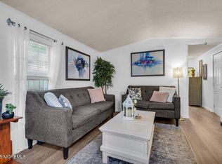 17 South Drive, East Windsor, NJ 08520