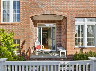 73 Weaver St APT 4, Greenwich, CT 06831