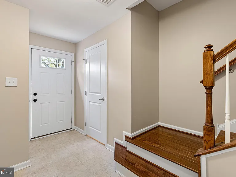 1220 Carrick Ct — Photo 2