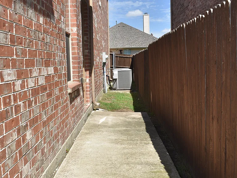 4916 Stray Creek Ln — Photo 33