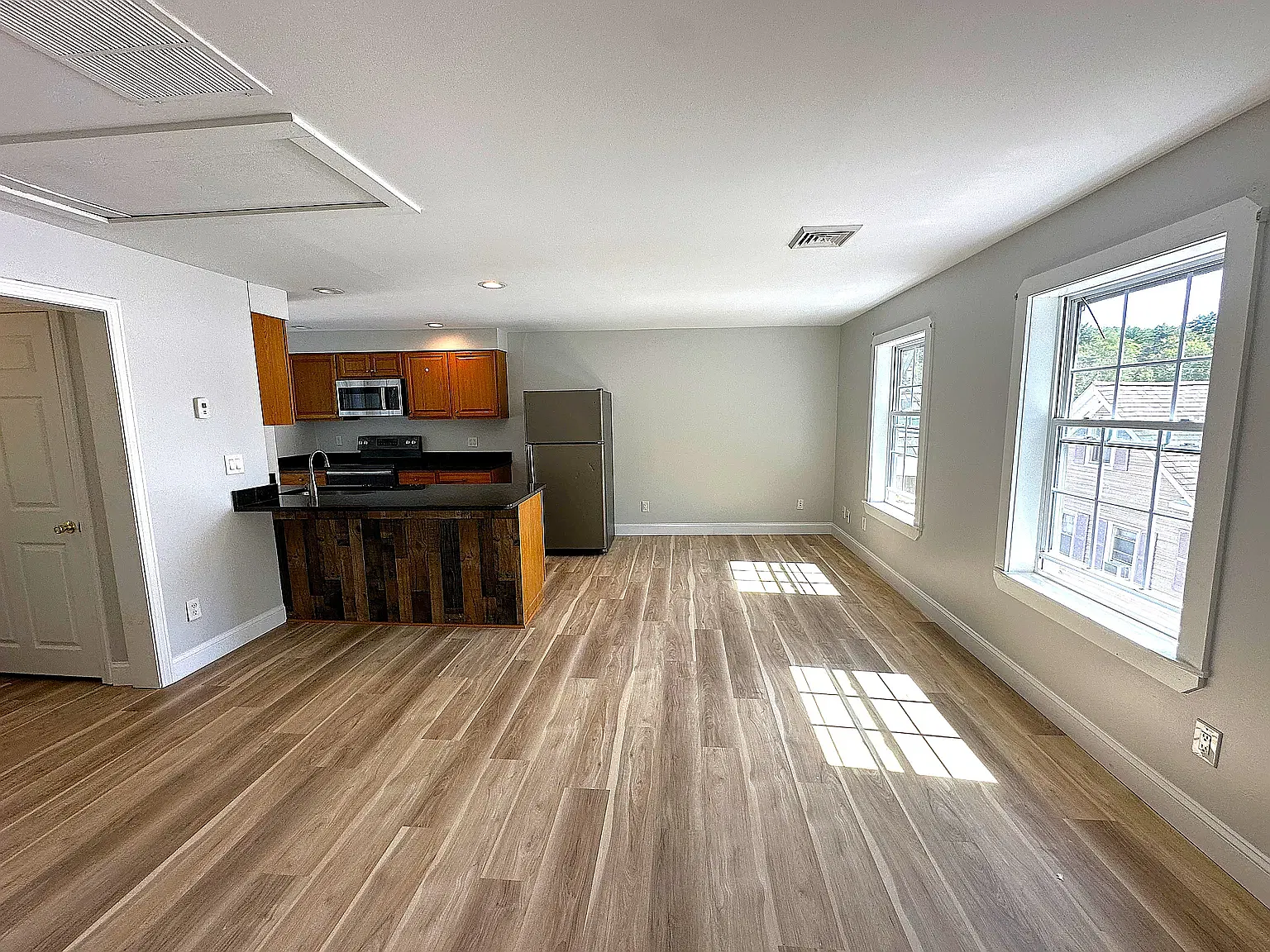 2 bed, 870 sqft, $2,200 — Photo 3