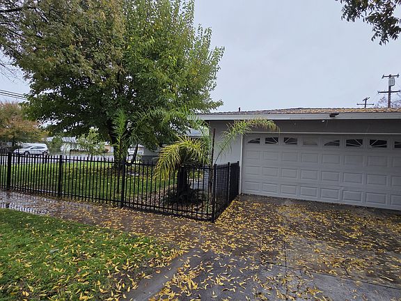 3rd image of 3704 N Fresno St