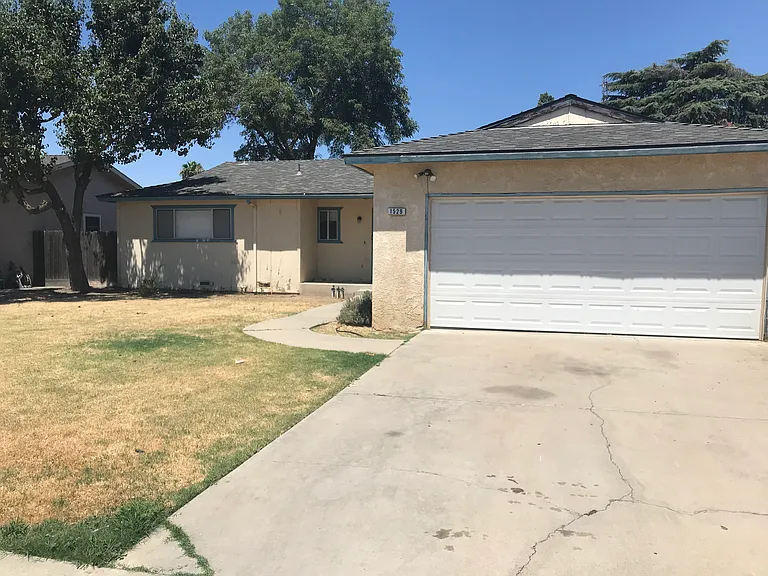 1529 Santa Ana Ave — Photo 1