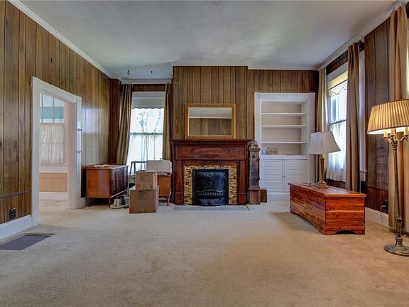 2nd image of 255 W Pine St