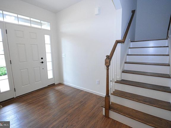 3rd image of 252 Honeycroft Blvd
