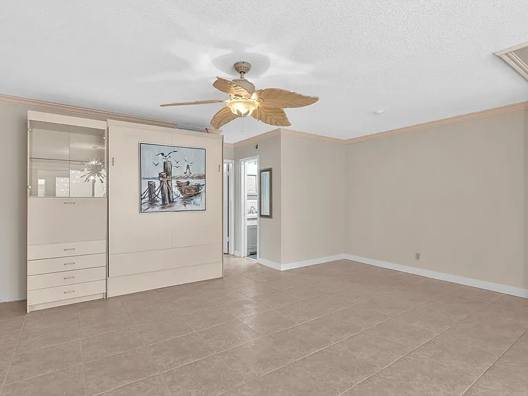2000 Diana Dr — Photo 5