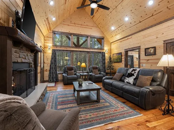 108 Mahogany Rd, Broken Bow, OK 74728