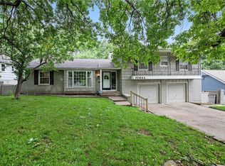 10644 Bridlespur Dr, Kansas City, MO 64114