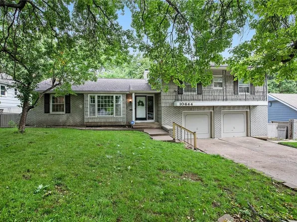 10644 Bridlespur Dr, Kansas City, MO 64114