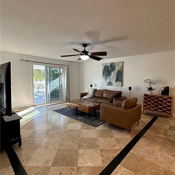 22867 Cove View St #B — Photo 18