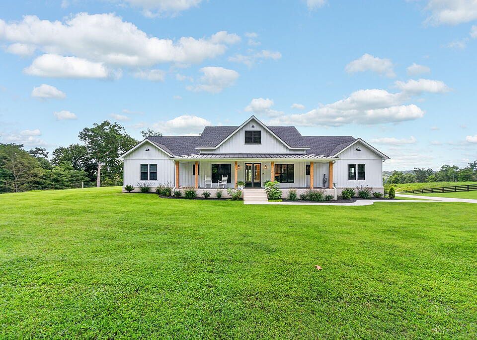 1st image of 320 Ridge Ln