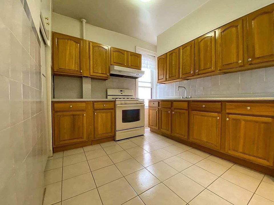 1st image of 3138 35th St APT 1C