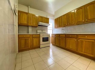 3138 35th St APT 1C, Astoria, NY 11106