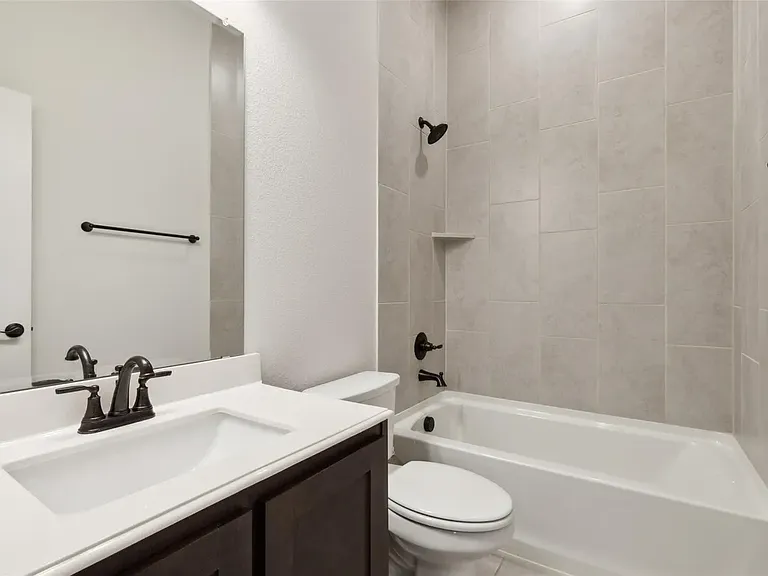 1209 Alexander Dr — Photo 15