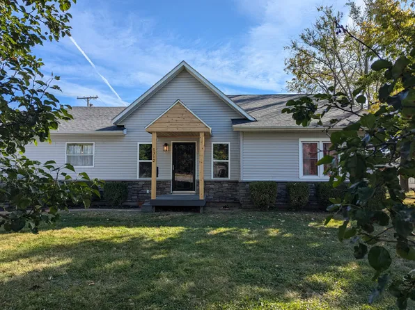 1312 N Main St, Carrollton, MO 64633