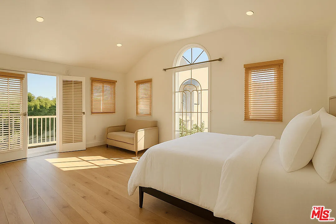1 bed, 2.0 bath, 1100 sqft, $4,800 — Photo 3