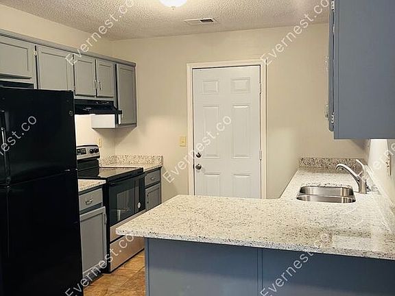 3rd image of 7091 Hampton Dr