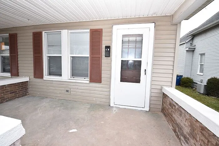 2 bed, 1.0 bath, $995 — Photo 2