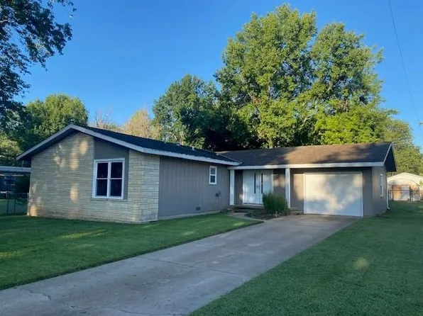 2117 Edgemont Dr, Arkansas City, KS 67005