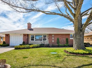 6427 Palma Ln, Morton Grove, IL 60053