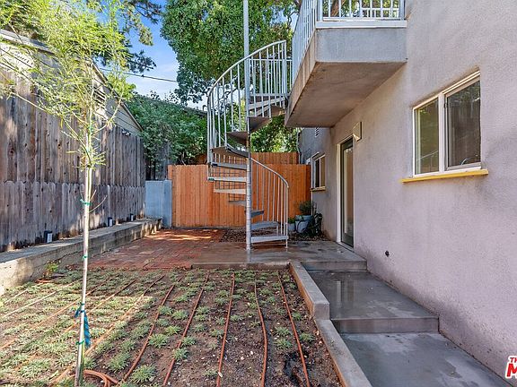 3rd image of 2311 Valentine St