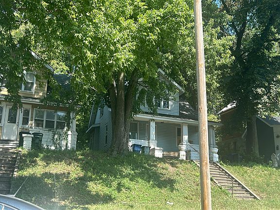 3rd image of 820 W 6th St