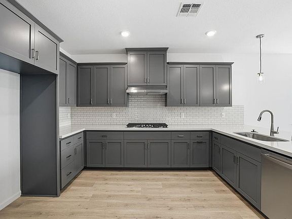 3rd image of 1544 Edgewood Ln