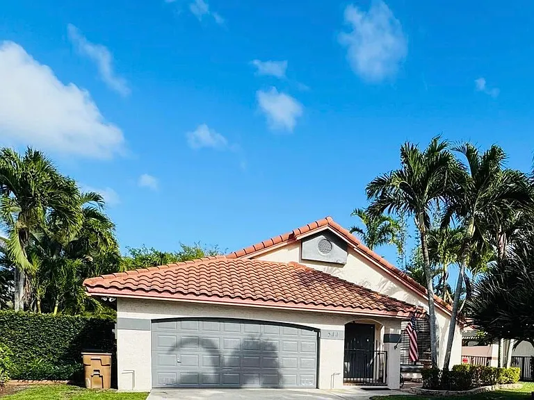 544 NW 38th Ave — Photo 2
