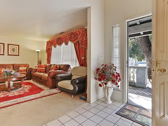 2nd image of 3353 Oak Grove Cir