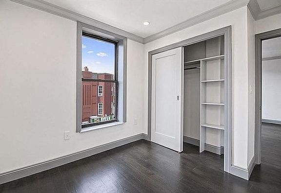 4th image of 392 Clinton Ave #1E