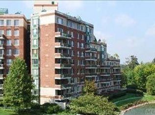 100 Hilton Ave, Garden City, NY