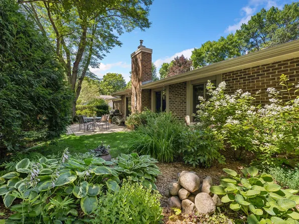 1900 Lanewood Ln N, Plymouth, MN 55447