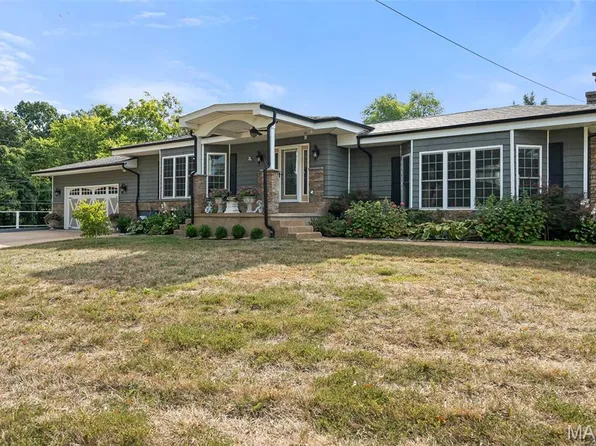 8 Park Lawn Dr, Fenton, MO 63026