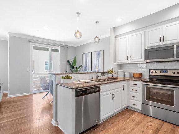 4th image of 195 Lewis Ln